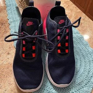 Nike Air Max Motion 2